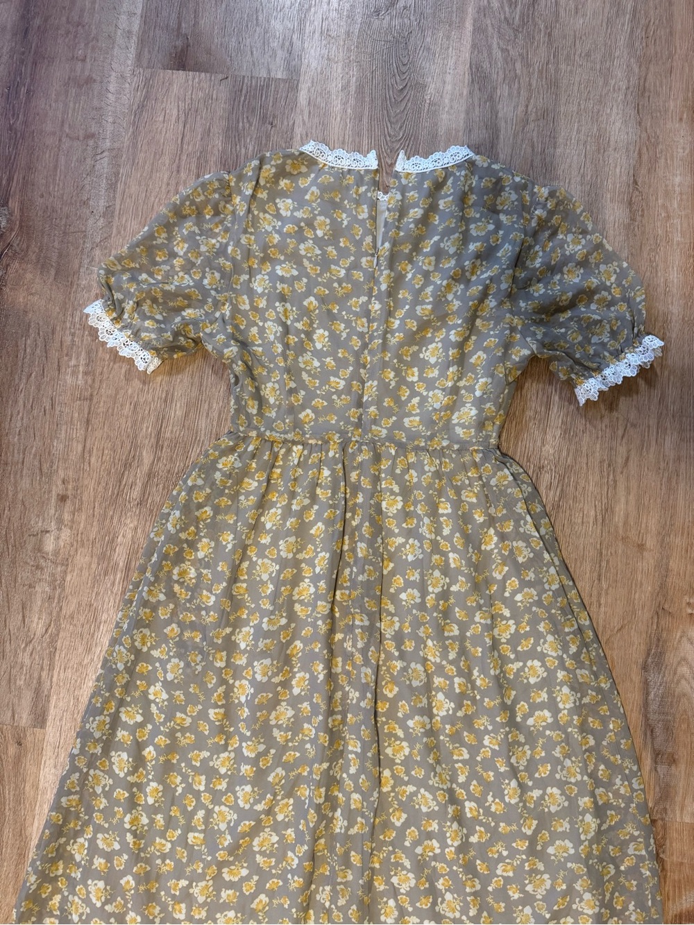 Roolee Vintage-Inspired Midi Dress - Picture 10 of 13